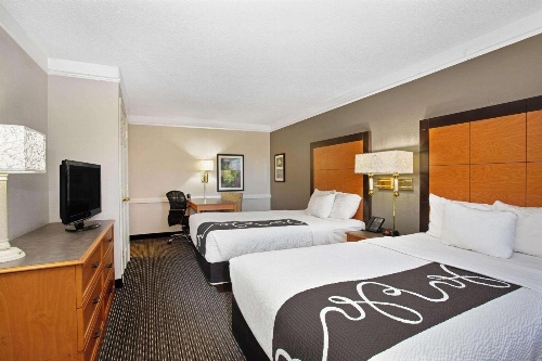 La Quinta Inn & Suites by Wyndham Denver  Golden image 1