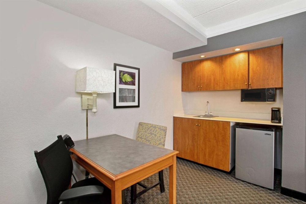 La Quinta Inn & Suites by Wyndham Denver  Golden Image 10