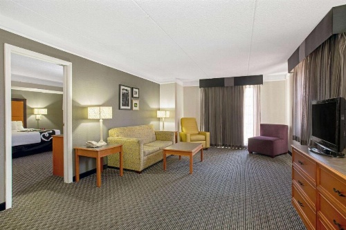La Quinta Inn & Suites by Wyndham Denver  Golden image 13