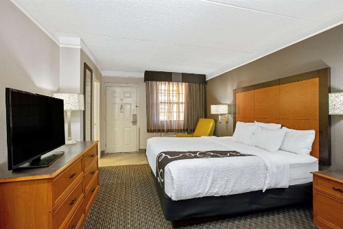 La Quinta Inn & Suites by Wyndham Denver  Golden image 17