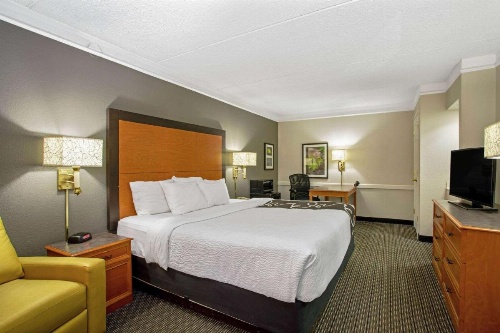 La Quinta Inn & Suites by Wyndham Denver  Golden image 19