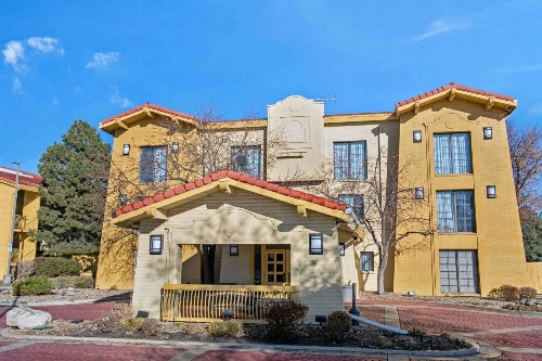 La Quinta Inn & Suites by Wyndham Denver  Golden image 2