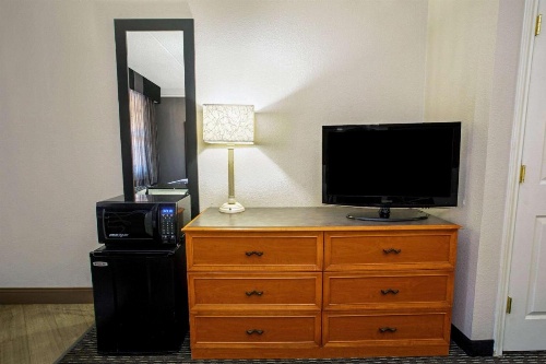 La Quinta Inn & Suites by Wyndham Denver  Golden image 22