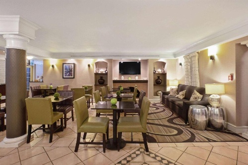 La Quinta Inn & Suites by Wyndham Denver  Golden image 27