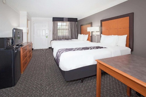 La Quinta Inn & Suites by Wyndham Denver  Golden image 34
