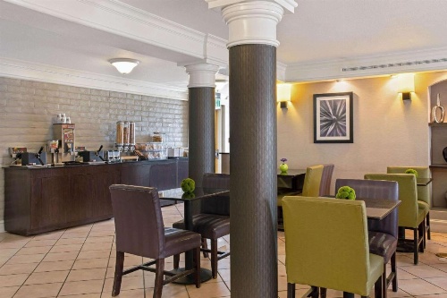 La Quinta Inn & Suites by Wyndham Denver  Golden image 8